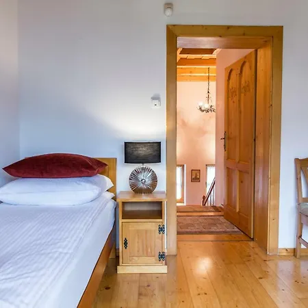 Udanypobyt Dom Z Ogrodem Villa *